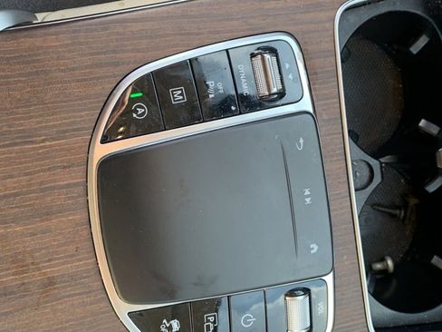 Used 2022 Mercedes-Benz GLC 300 4MATIC image 16