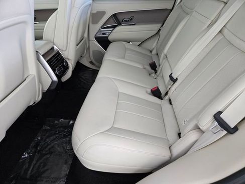 Used 2025 Land Rover Range Rover SE AWD/4WD image 5