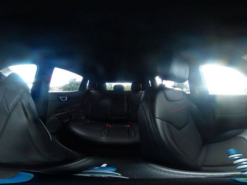 Used 2025 Jeep Compass Trailhawk image 41