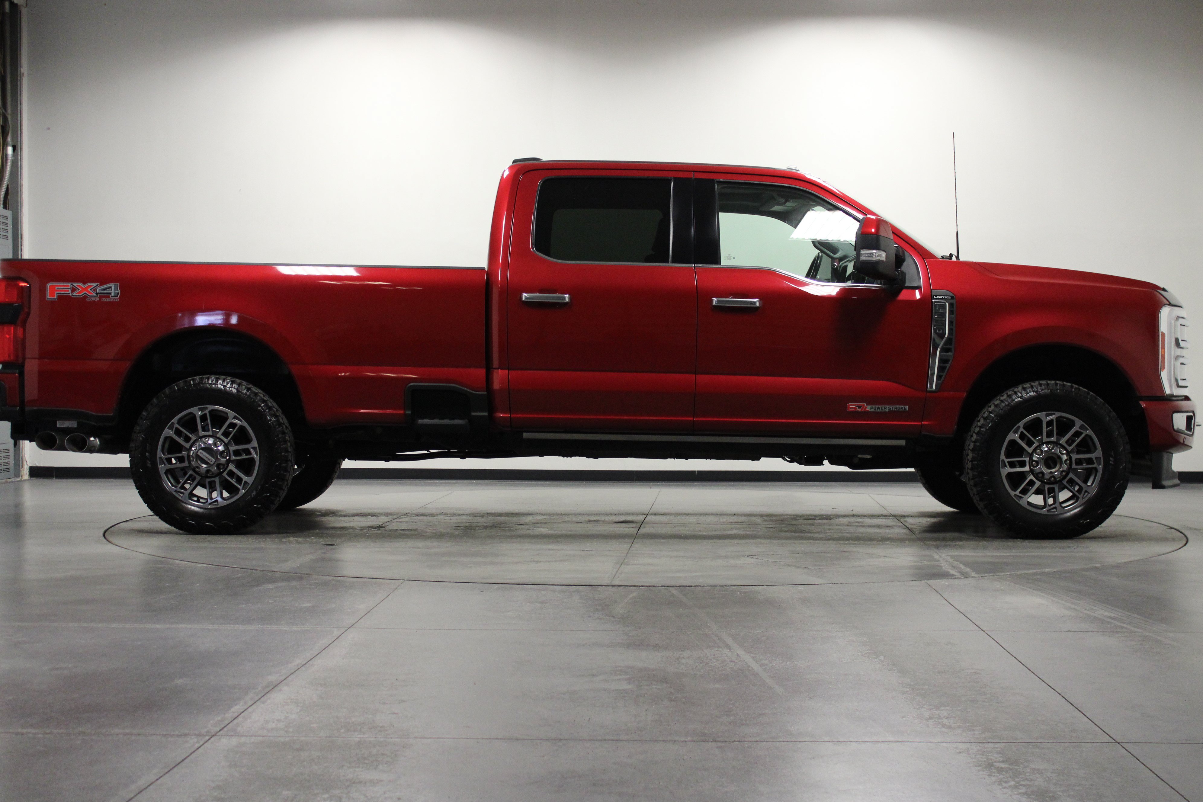 Used 2023 Ford F350 Limited w/ FX4 Off-Road Package AWD/4WD image 3