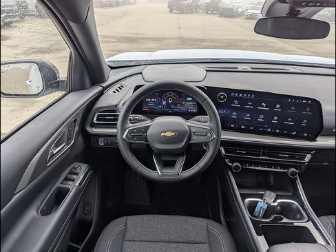 New 2026 Chevrolet Traverse LT w/ LPO, Floor Liner Package FWD image 4