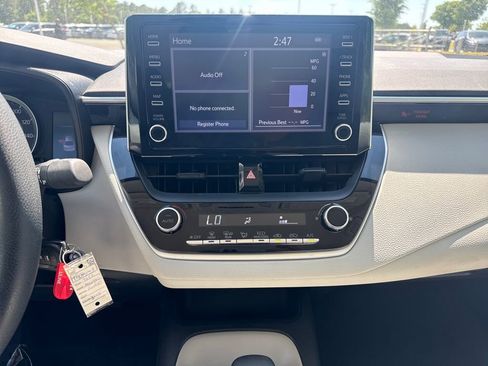 Used 2020 Toyota Corolla LE FWD image 18