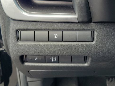 Used 2023 Nissan Rogue SV FWD image 23