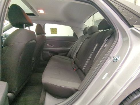 Used 2025 Hyundai Elantra SEL FWD image 28
