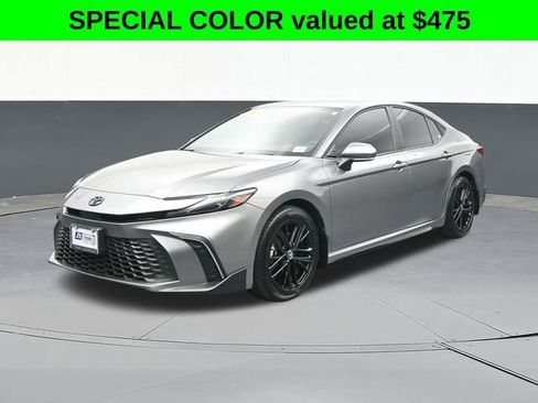 Used 2025 Toyota Camry SE w/ Convenience Package image 4