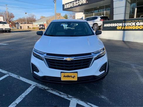 Used 2024 Chevrolet Equinox LS w/ Driver Confidence II Package image 2