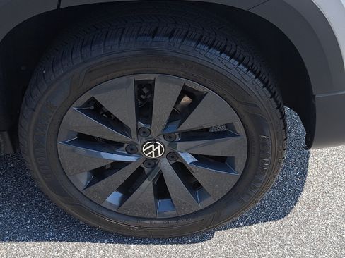 Certified 2024 Volkswagen Taos S FWD image 33