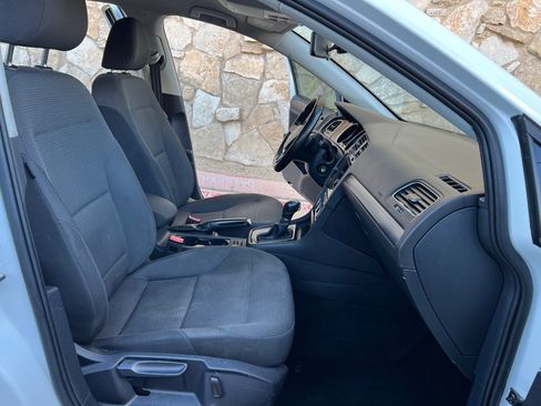 Used 2019 Volkswagen Golf S FWD image 10