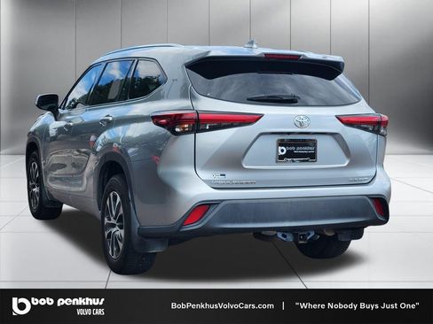 Used 2021 Toyota Highlander XLE AWD/4WD image 27
