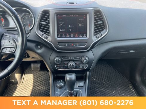 Used 2021 Jeep Cherokee Trailhawk w/ Comfort/Convenience Group AWD/4WD image 20