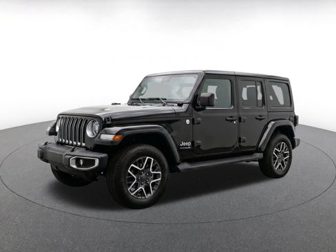 Used 2025 Jeep Wrangler Unlimited Sahara AWD/4WD image 3