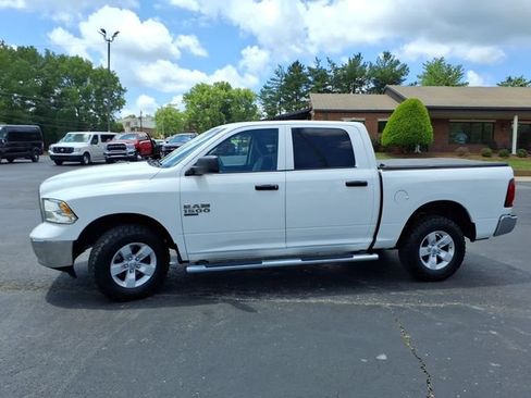 Used 2022 RAM 1500 Classic SLT AWD/4WD image 18