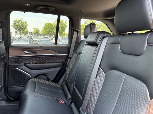 Used 2022 Jeep Grand Cherokee Summit w/ Adv Protech Group IV AWD/4WD image 33