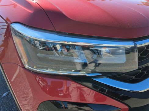 Used 2022 Volkswagen Taos SE w/ Panoramic Sunroof Package image 18