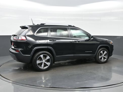 Used 2019 Jeep Cherokee Limited w/ Luxury Group AWD/4WD image 6