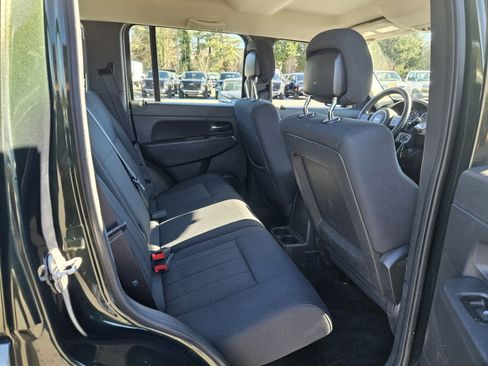 Used 2011 Jeep Liberty Sport image 14