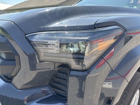 Used 2025 Toyota Tacoma SR5 AWD/4WD image 9