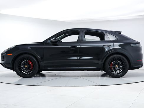 Used 2023 Porsche Cayenne GTS AWD/4WD image 2