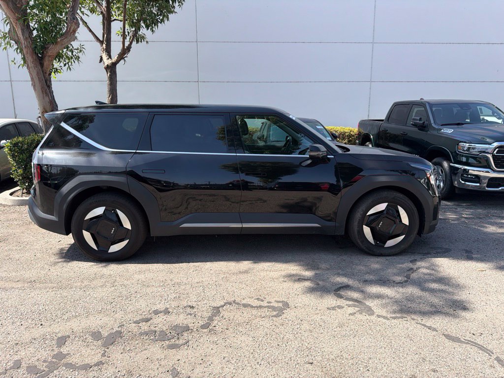 Used 2024 Kia EV9 Light Long Range RWD image 4