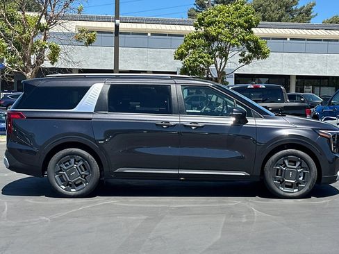 New 2026 Kia Carnival EX FWD image 3