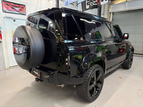 Used 2024 Land Rover Defender 110 X-Dynamic SE AWD/4WD image 5