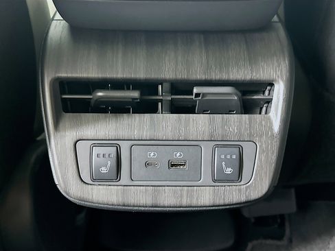 Used 2024 Nissan Ariya FWD image 29