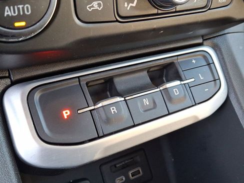 Certified 2023 GMC Acadia SLT image 15