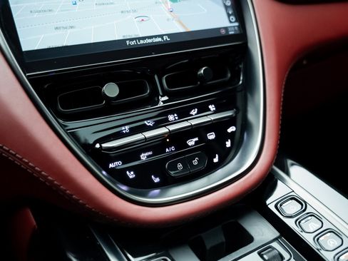 Used 2021 Aston Martin DBX image 51