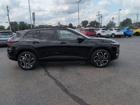Used 2024 Chevrolet Trax RS w/ Sunroof Package FWD image 9