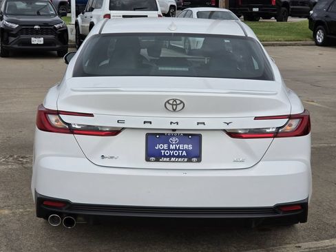 Used 2025 Toyota Camry SE FWD image 8
