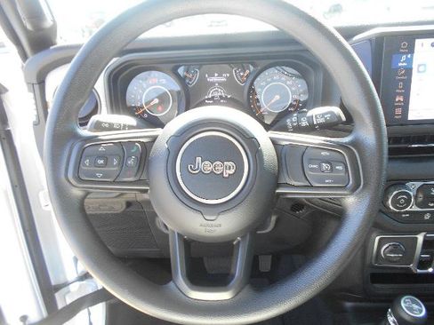 Used 2025 Jeep Wrangler Unlimited Sport AWD/4WD image 11