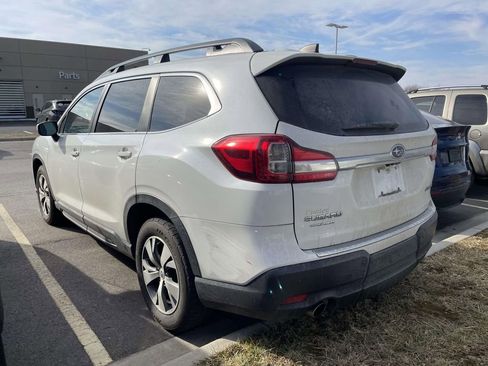 Used 2021 Subaru Ascent Premium w/ Convenience Package image 3