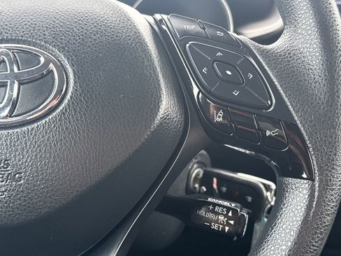 Used 2021 Toyota C-HR LE image 19