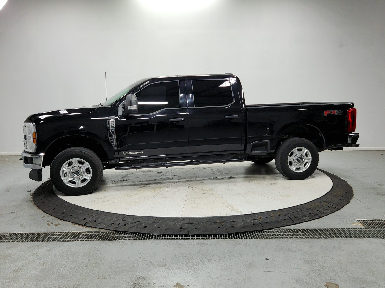 Used 2025 Ford F250 XLT w/ FX4 Off-Road Package AWD/4WD image 5