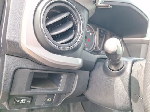 Used 2018 Toyota Tacoma SR5 image 19