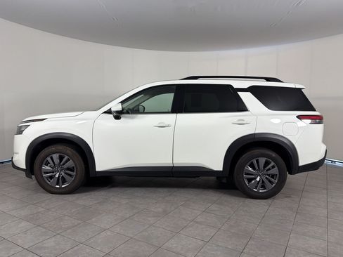 Used 2025 Nissan Pathfinder SV AWD/4WD image 2