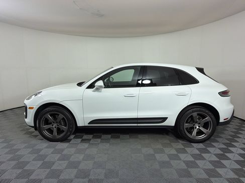 Certified 2023 Porsche Macan AWD/4WD image 2