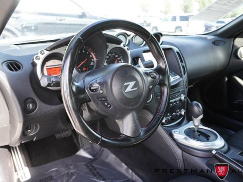 Used 2016 Nissan 370Z Coupe RWD image 18