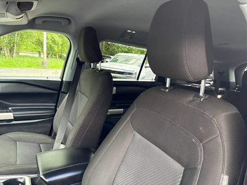 Used 2022 Ford Explorer XLT AWD/4WD image 9