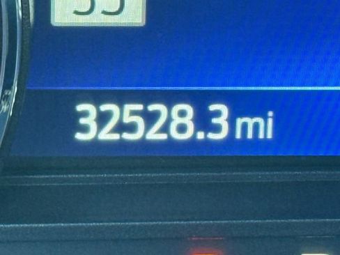 Used 2022 Ford Explorer XLT w/ Equipment Group 202A image 17