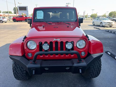 Used 2014 Jeep Wrangler Unlimited Sahara w/ Connectivity Group AWD/4WD image 2
