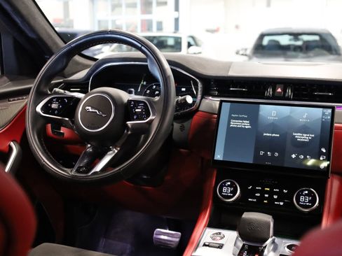 Used 2023 Jaguar F-PACE SVR image 31