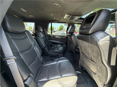 Used 2019 Cadillac Escalade Platinum AWD/4WD image 30