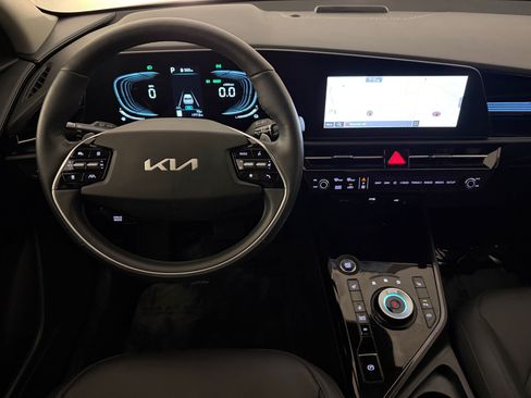 Used 2024 Kia Niro EX w/ EX Cold Weather Package FWD image 28