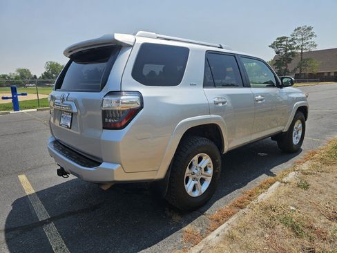 Used 2016 Toyota 4Runner SR5 AWD/4WD image 5