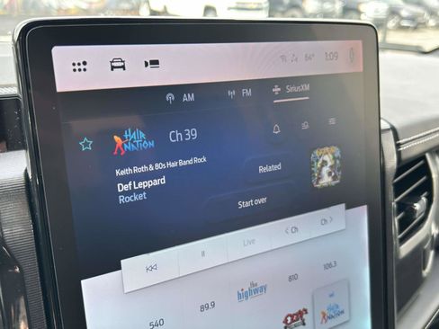 Used 2023 Ford F150 Lightning Platinum image 27