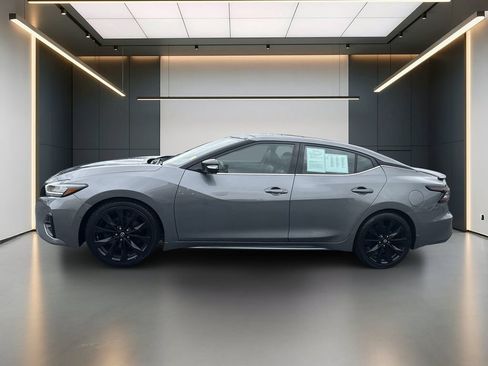 Used 2023 Nissan Maxima SR w/ Sport Mat Group FWD image 2