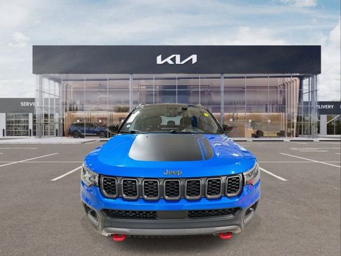 Used 2024 Jeep Compass Trailhawk image 3