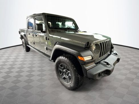 Used 2021 Jeep Gladiator Sport w/ Trailer Tow Package AWD/4WD image 4