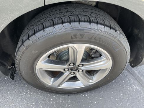 Certified 2023 Ford Edge SEL w/ Convenience Package AWD/4WD image 9